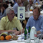 Debat ved caf&eacute;bordene