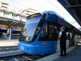 Tv&auml;rbanevogn i Stockholm. 
Foto: Helge Bay, d. 18.09.01