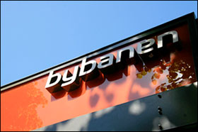 Bybanelogo p&aring; orange baggrund, foto: Lasse Berntzen