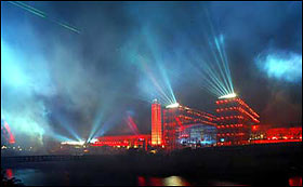 Lasershow p&aring; Berlin Hauptbahnhof. Foto: Spiegel